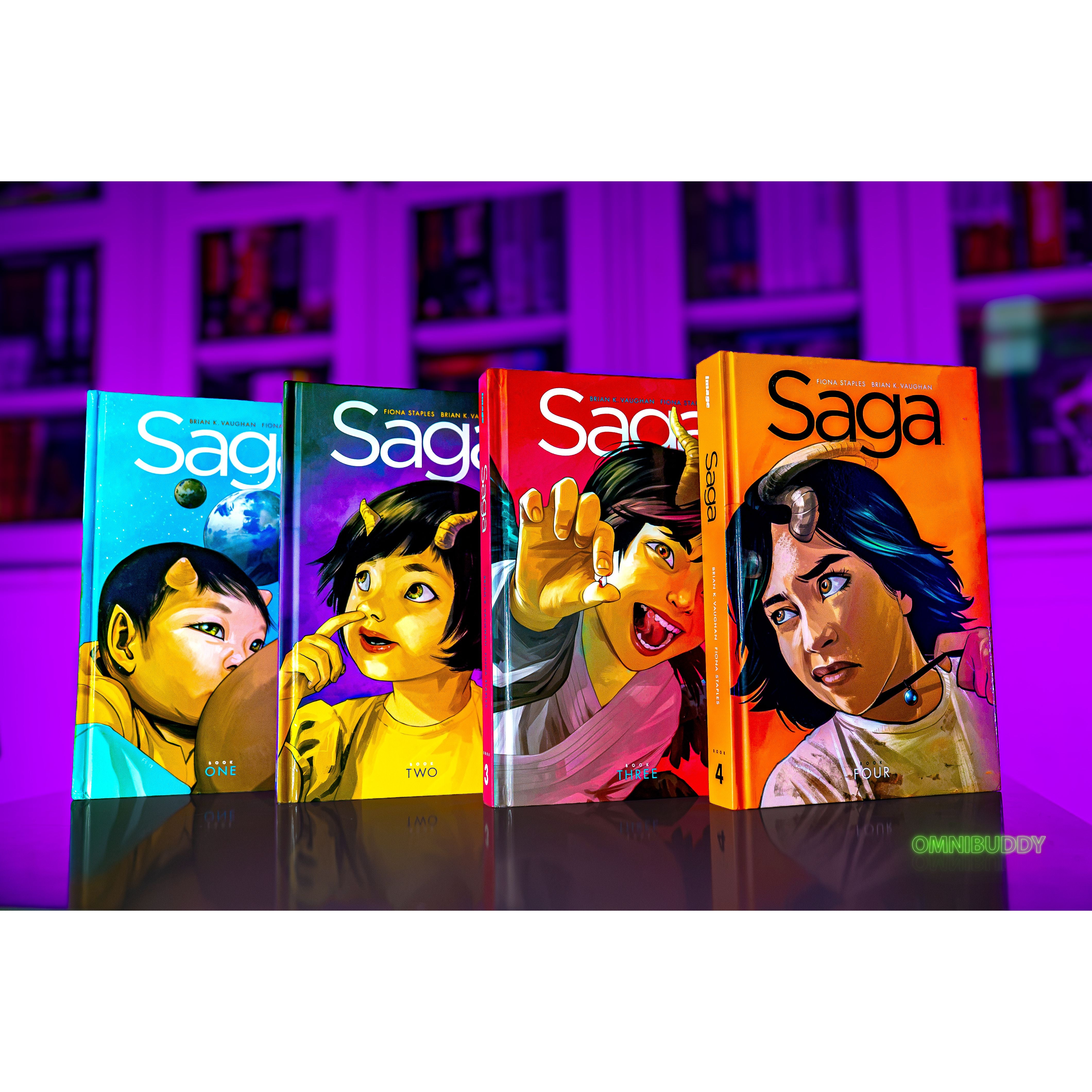 新品・未開封シュリンク付き Saga Series Artworks SAGA Deluxe Hardcover Vol. 1–4 Bundle – The Complete Space Epic So